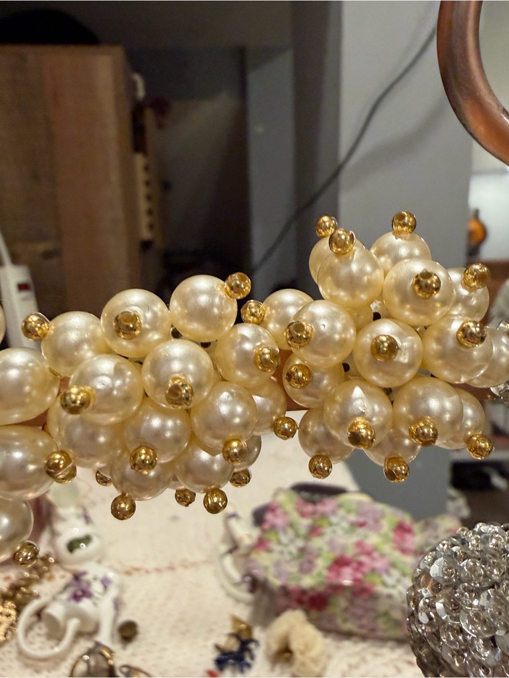 Elegant Pearl Cluster clip earrings in Cream and Gold